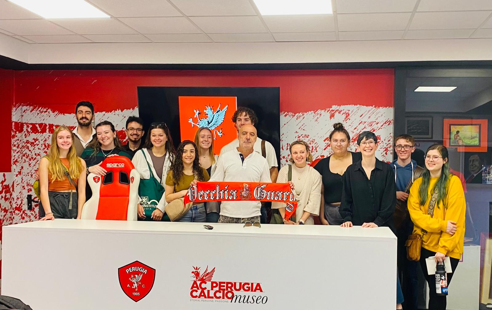 AC PERUGIA CALCIO - Dalla Pennsylvania a Perugia, la visita di una scuola americana al museo biancorosso